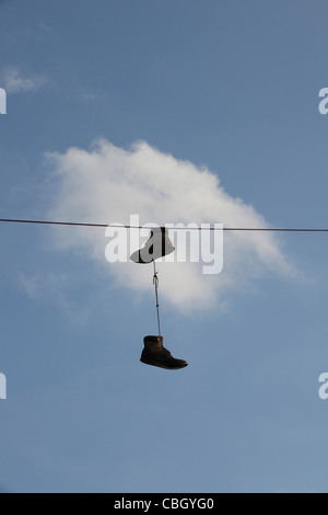 Shoefiti - sneakers, trainers dangling from overhead powerl ines, Greenpoint, Brooklyn, NY, USA Stock Photo