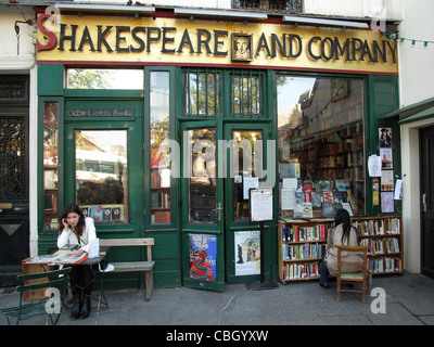 The famous bookshop Shakespeare and Company, Quai de Montebello, Paris France Stock Photo