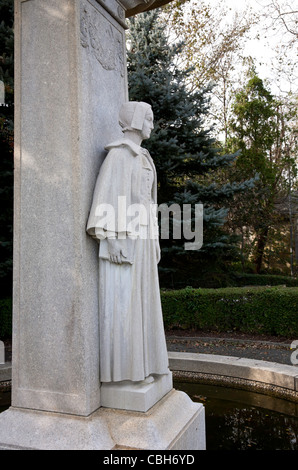 Pilgrim Mother Statue & Fountain, Water Street, Plymouth, MA Stock Photo