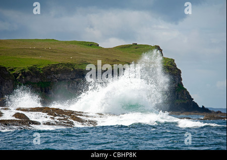 Heavy sea swells lash the west coast of the Isle of Mull, Scotland. UK. SCO 7793 Stock Photo