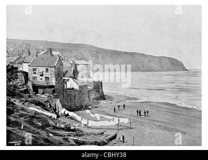 Robin Hood’s Bay small fishing village Whitby Yorkshire England washing line beach Smuggling Smuggler Stock Photo