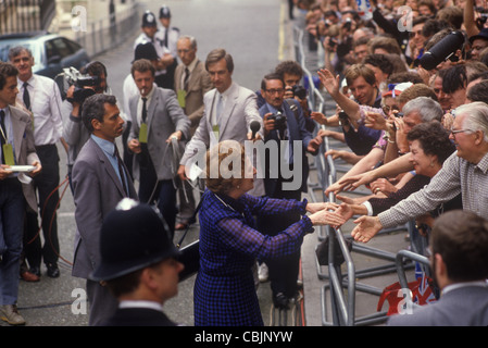 Mrs Margaret Thatcher, 1983. Downing Street Conservative party supporters greet the new Prime Minister, London. 1980s UK HOMER SYKES Stock Photo