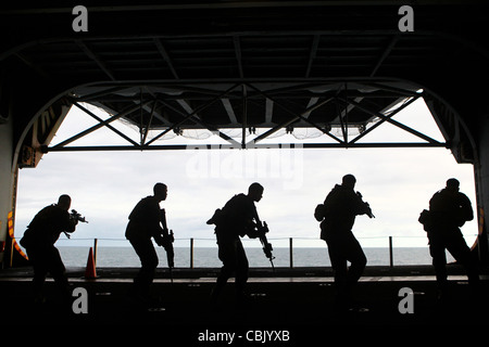 silhouettes of soldiers on an exploratory expedition. Stock Photo