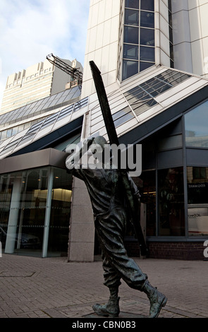 The Window Cleaner sculpture by Allan Sly, Edgware Road, London Stock Photo