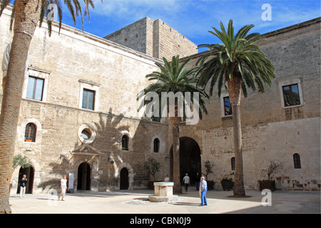 Courtyard inside Swabian Castle, Castello Svevo, Piazza Federico 2 di Svevia, Bari Vecchia, Apulia, Puglia, Adriatic Sea, Europe Stock Photo