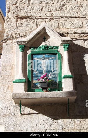 Old town street shrine, Strada Palazzo di CItta, Bari Vecchia, Apulia, Puglia, Italy, Italia, Italie, Adriatic Sea, Europe Stock Photo