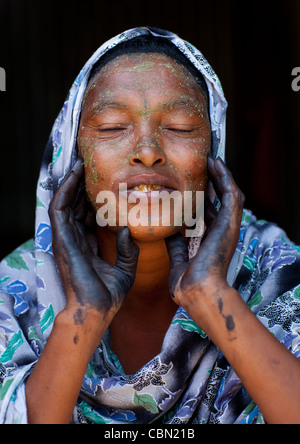 Beautiful Black Woman With Henna Painted Hands And Wearing Veil Putting Qasil On Her Face Hargeisa Somaliland Stock Photo