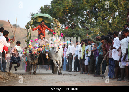 Bullock cart race and crowd Anantapur Andhra Pradesh South India Stock Photo