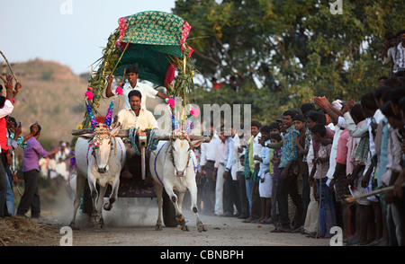 Bullock cart race and crowd Anantapur Andhra Pradesh South India Stock Photo