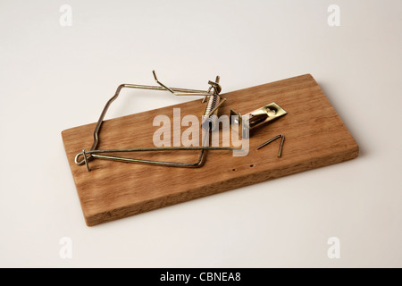 Broken mouse trap hi-res stock photography and images - Alamy