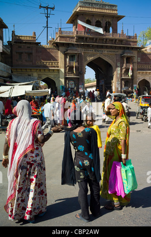 Indian women shopping, street scene at Sardar Market at Girdikot, Jodhpur, Rajasthan, Northern India Stock Photo