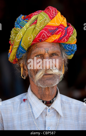 Indian man wearing traditional Rajasthani turban in Sadri town in Pali District of Rajasthan, Western India Stock Photo