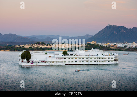 Lake Palace Hotel, Jag Niwas, on island site on Lake Pichola early morning guest boat leaving, Udaipur, Rajasthan, India