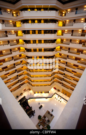 Lobby and atrium area in the 5-star Oberoi Mumbai Hotel at Nariman Point, Mumbai, formerly Bombay, Maharashtra, India Stock Photo