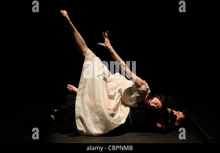 supernatural wife, Femme Surnaturelle - Company Big Dance Theater, USA - Choreography and direction d'Annie B PARSON - with Tym Stock Photo