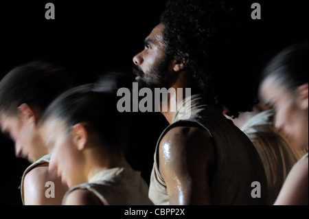 KHAN Akram - Vertical Road, VERTICAL ROAD Choreography : KHAN Akram Company : Akram Khan Company Light : KONGSHAUG Jesper Costu Stock Photo