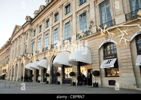 paris-france-luxury-stores-in-