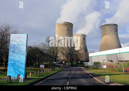 The cooling towers of Didcot A dual-fired coal and oil power station, opened in 1970, in Oxfordshire England UK Stock Photo