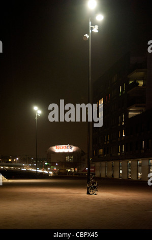 Lonely bicycle against lamppost, at night Stock Photo