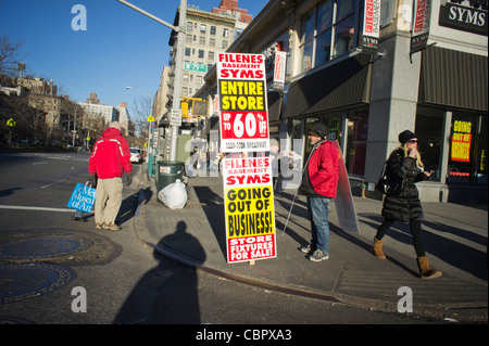 Last 10 days for the liquidation sale of the combination Syms and Filene's Basement stores in New York Stock Photo