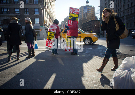 Last 10 days for the liquidation sale of the combination Syms and Filene's Basement stores in New York Stock Photo