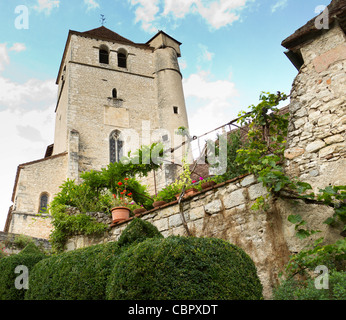 Fortified church of Saint-Cirq Lapopie 80m above the River Lot Stock Photo