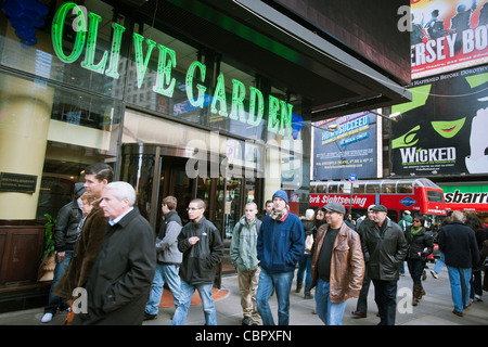Olive Garden Italian Restaurant In Times Square Nyc Stock Photo