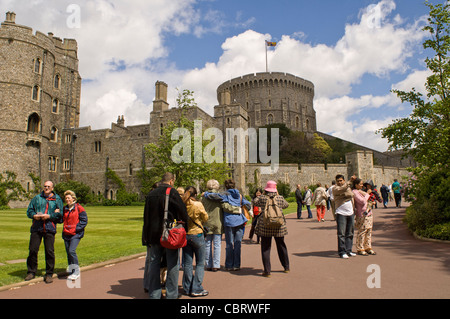 Windsor Castle, Royal Windsor, Berkshire. Tourists of many nationalities visiting the castle, outside.