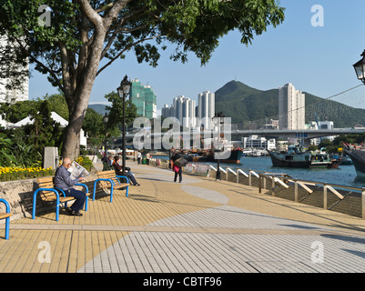 dh Aberdeens Promenade ABERDEEN HARBOUR HONG KONG ISLAND Chinese people relaxing sitting on bench Stock Photo