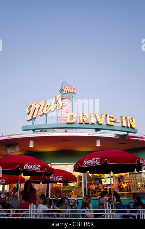 Universal Studios Mel's Drive-In - old American cars plus zany waitress ...