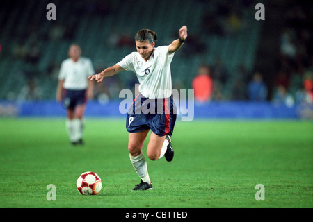 Mia Hamm (USA) competing in the gold medal game against Norway at the 2000 Olympic Summer Games Stock Photo