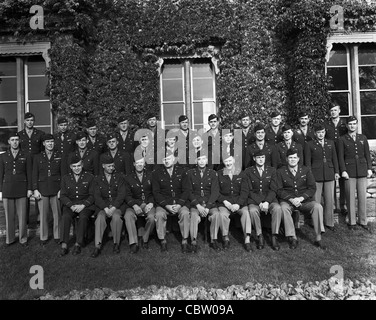 American GIs posing for group photo during WWII soldiers Stock Photo ...