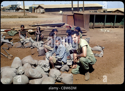 infantry 4th vietnam operations montagnards area division pleiku alamy war posing gi