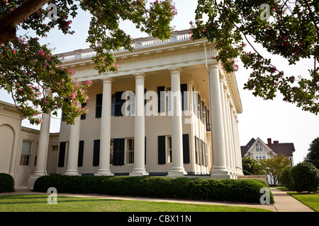 Cowles–Woodruff House a Greek Revival Mansion built in 1836 in Macon, GA. The house also known as the Cowles-Bond House is owned by Mer Stock Photo