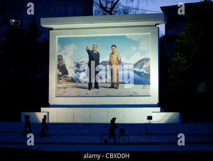 KIM iL SUNG AND KIM JONG IL ON A PROPAGANDA FRESCO, WONSAN, NORTH KOREA Stock Photo