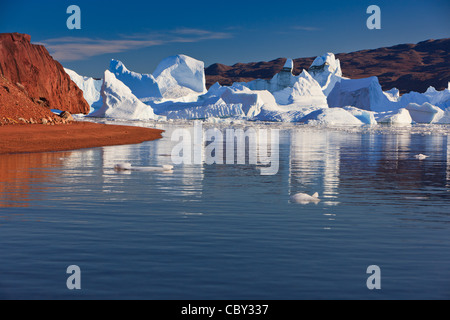 Cruising between the icebergs at Røde Ø, Scoresbysund, Greenland Stock Photo