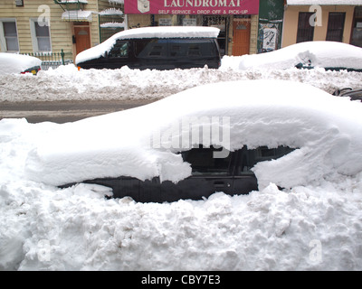 Cars buried in the snow after snowstorm, Berry Avenue, Brooklyn Stock Photo