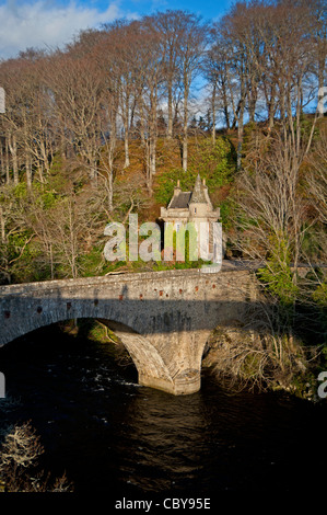 The old bridge of Avon and Castle Gatehouse at Ballindalloch Morayshire, Scotland.  SCO 7815