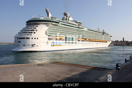 Royal Caribbean International's Cruise Ship 'Independence of the Seas' leaving  the Port of Palma de Mallorca Stock Photo