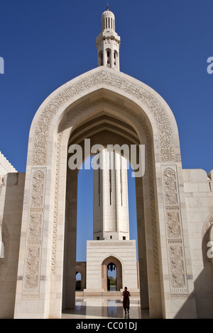ARCHES MARKING THE ENTRANCE TO SULTAN QABOOS' GREAT MOSQUE INAUGURATED IN 2001, MUSCAT, SULTANATE OF OMAN, MIDDLE EAST Stock Photo