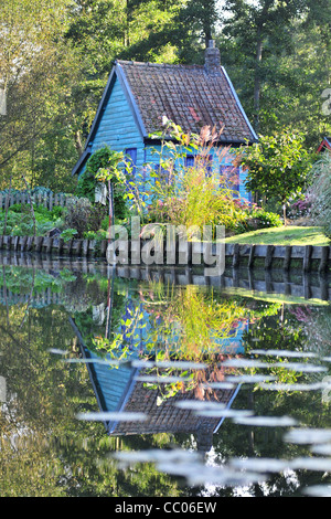 WOOD HOUSE IN THE HORTILLONNAGES OR FLOATING GARDENS, AMIENS, SOMME (80), FRANCE Stock Photo