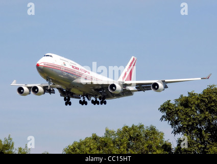 Air India Boeing 747-400 (VT-ESN) head on, landing at London Heathrow Airport, England. Stock Photo