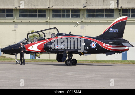 Royal Air Force Hawker Siddeley Hawk T1A (XX205), with its pilot (Flt.Lt Mike Child). Stock Photo