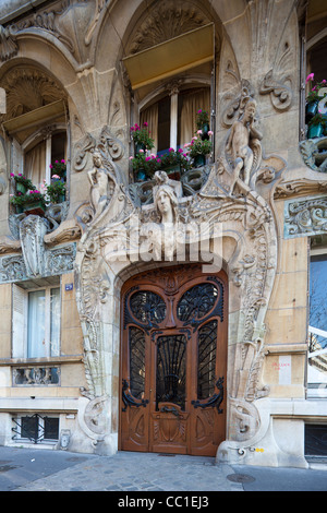 entrance, art nouveau building at Avenue Rapp no. 29, Paris, France Stock Photo