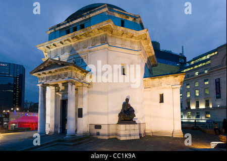 The Hall of Memory at night, Centenary Square, Birmingham, UK Stock Photo
