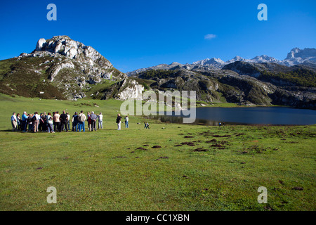 Tourist group at Lago de la Ercina in the Covadonga section of the Picos de Europa Stock Photo