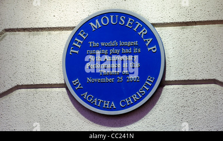 Blue plaque celebrating the 50th anniversary of the play "The Mousetrap" by Agatha Christie at St Martin's Theatre, London Stock Photo