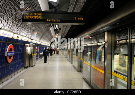 London Bridge Underground Station Jubilee Line Platform, London, England, UK Stock Photo