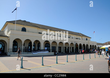 The Bondi Pavilion with its cafes, toilets and shops at Bondi Beach near Sydney, New South Wales, Australia Stock Photo