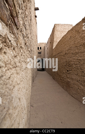 Long street in the historic village of El-Qasr at  Dakhla Oasis. Western Desert, Egypt Stock Photo